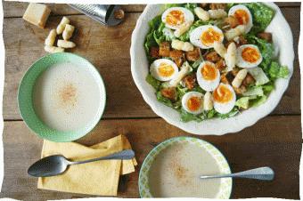 Vegetarisch Hoofdgerecht Aspergesoep met vegetarische Caesar salad en knoflookcroutons In de Krat Witte asperges (kilo) Ciabatta (stuk(s)) Ui (stuk(s)) Bindsla (krop(pen)) Eieren (stuk(s))
