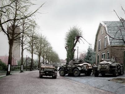 Eind maart is het eindelijk mogelijk de Rijn over te steken en kan een enorme troepenmacht beginnen aan de bevrijding van Oost- en Noord- Nederland.