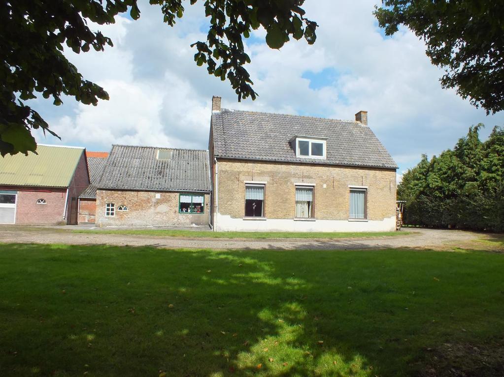 De vrijstaande woning De bedrijfswoning is gebouwd omstreeks 1903, volgens (BAG).