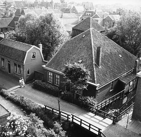 Zwikkers aan het Krimp in Zaandam Klaas Pieterszn Zwikker (1860-1941) trouwde in 1901 met Neeltje Cornelisdr Havik.