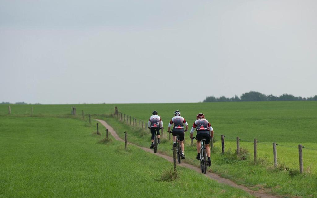 TUBBERGEN: VLINDERPUNTEN NOORD ROUTE 31 km 20 17 Zie je in Noordoost-Twente een rode vlinder? Stop dan even, want de vlinders staan op bijzondere plekken.