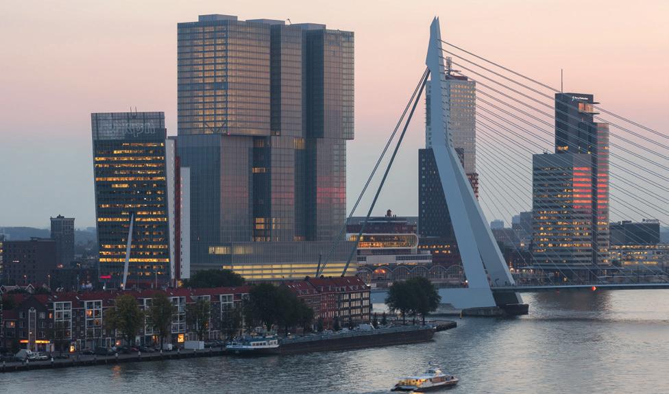 DE ROTTERDAM GEBERIT PLUVIA ALS PROBLEEMOPLOSSER Met een hoogte van 149 meter en breedte van bijna 100 meter bestaat De Rotterdam, gelegen op de Wilhelminapier (Rotterdam), uit drie naast elkaar