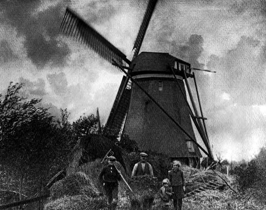 hooilanden verruigen als er geen onderhoud plaatsvindt. Damwanden komen in de plaats van natuurlijke oevers. De moestuinen verdwijnen langzaam maar zeker.