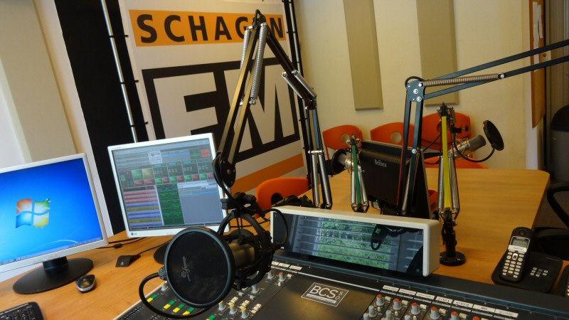 Schagen FM / Schagen TV Toekomstplan 2016 2021 1. Schagen FM nu 2. Bereik Schagen FM/TV 3. Verandering medialandschap 4.