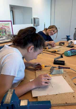 STRUCTUUR De leerlingen van de eerste graad (eerste en tweede jaar) lopen school in de gebouwen van