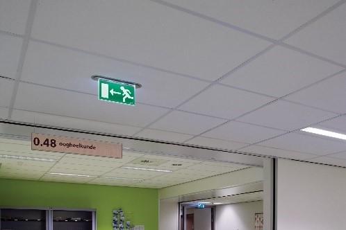 Technische specificaties Type Artikelnummer 190286 Functie Vluchtwegaanduiding Op-/inbouw Inbouw Montagewijze Plafond Voedingssysteem Decentraal Materiaal Polycarbonaat