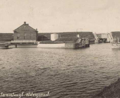 ontstond. Het dorp ontwikkelde zich tot handels- en vissersplaats waarbij het Termunterzijldiep functioneerde als binnenhaven.