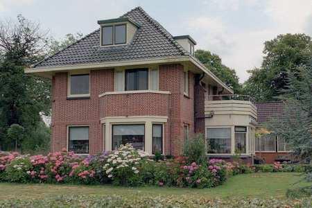 Bronsweg 12 xx x xx xx Villa Jagerstee uit circa 1950 gebouwd als woonhuis voor de tweede geneesheer van Groot Bronswijk, dhr. De Jager.