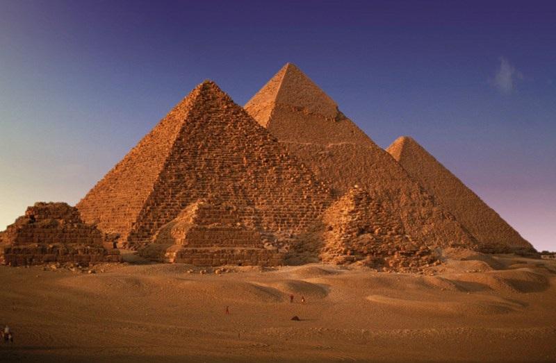 Dag tot dag beschrijving Van mysterieuze piramides en gezellige souks tot een feluccatocht over de Nijl en snorkelen in de Rode Zee. Egypte heeft een hoop te bieden en de zon schijnt bijna altijd!