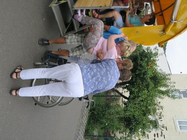 s Avonds werden we op ons terras, verrast met een vallende