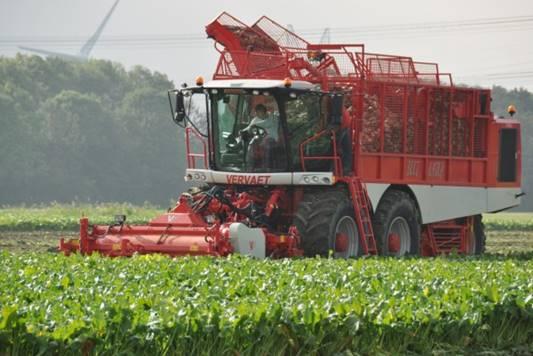 Contactpersoon Martijn Leijdekkers 8.2 Oogsttechniek Versie: augustus 2017 8.2.1 Inleiding In Nederland worden de suikerbieten machinaal geoogst.