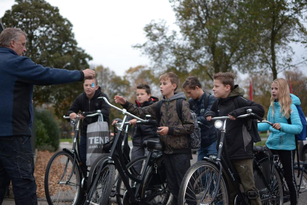 Omdat wij het belang van een goede fietsverlichting, en daarmee de verkeersveiligheid van onze leerlingen, willen benadrukken doen wij mee aan deze campagne.