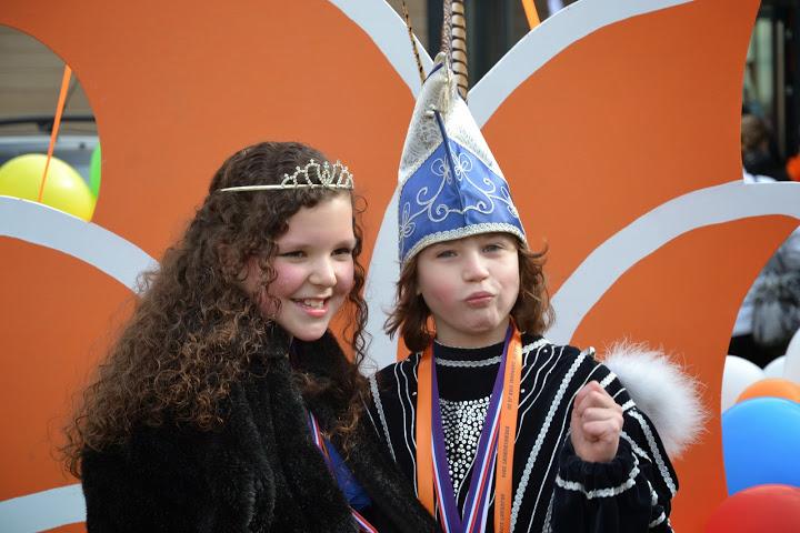 Die dag hebben we genoten van onze eigen prins Jesse en prinses Jet, van onze raad van 11, van de optredens die kinderen hebben gegeven, van het bezoek van de Stadsprins en Jeugdprins van