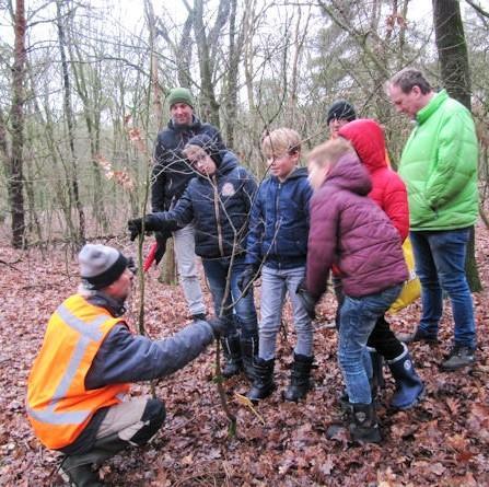 Sporen in de natuur (verslag van 27 januari 2019) mijn verslag van jeugd en natuur sporen in de natuur. We kwamen bij elkaar op een natte zondagmorgen op het Kennedyplein.