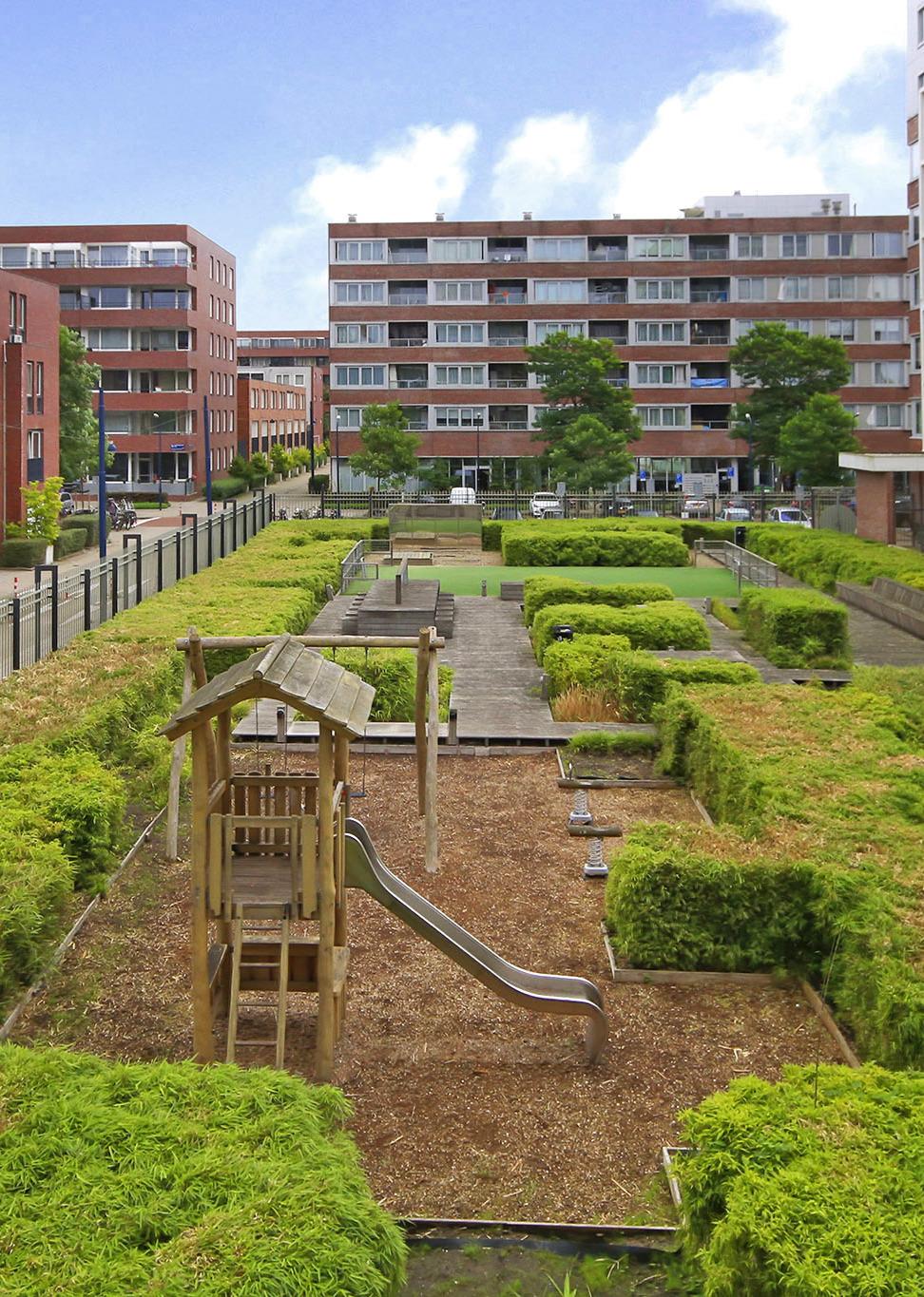 Algemeen Kenmerken Appartement, 4 kamers Waarvan 3 slaapkamers Woonoppervlak: 100 m2 Gezamenlijke binnentuin