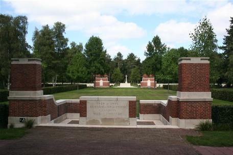 Canadese Oorlogsbegraafplaats Bergen op Zoom Ruytershoveweg 1, 4622 RJ Bergen op Zoom Op de begraafplaats in Bergen op Zoom liggen 1.