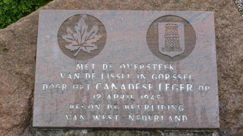 Hoofdstuk 3. www.canadianwargraves.nl De website We gaan de huidige website www.canadianwargraves.nl doorontwikkelen tot een digitaal monument voor de Canadese gesneuvelden in Nederland.