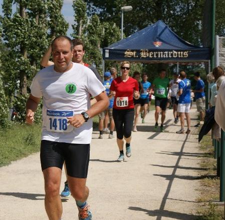 Uiteindelijk zou ze met de MUG worden weggevoerd Huiswaarts keren deed ik met een grote fles Affligem, die s avonds reeds soldaat werd gemaakt Meer info: http://www.roadjoggers.