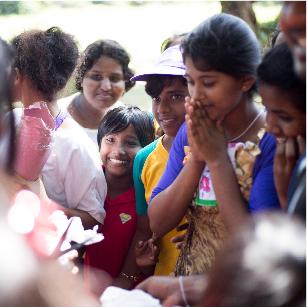 Voor kinderen die in Sri Lanka in tehuizen wonen, geldt dat zij buiten schoolactiviteiten geen tot weinig ontwikkelingsmogelijkheden aangeboden krijgen.
