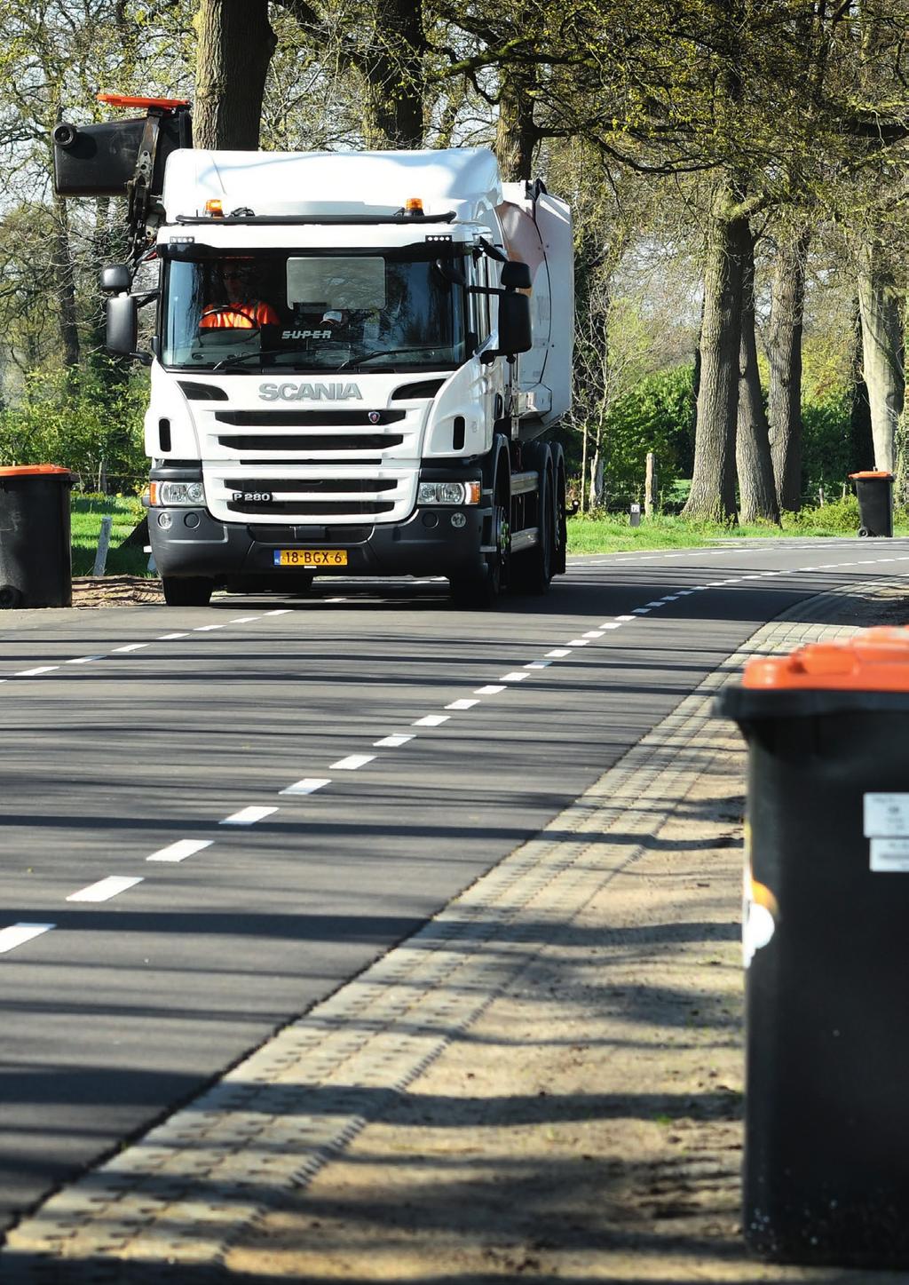 Inhoudsopgave Voorwoord 4 Conclusies 216 en doorkijk 217 Volop aan de bak 6 Twente Milieu ondersteunt gemeenten 6 Leeswijzer 7 Gemeente 8 Demografie 8 Afvalbeleid 8 Afvalinzameling 216