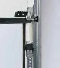 Trekverentechniek met veer-in-veersysteem Dubbele trekveren en stalen kabels aan elke zijde beveiligen het deurblad tegen omlaagvallen.