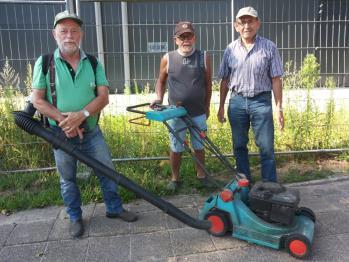 Soms meegenomen door familieleden en kennissen en veelal omdat men het jeu de boulen kende van vakanties in Frankrijk. Zo groeide het ledental gestaag.