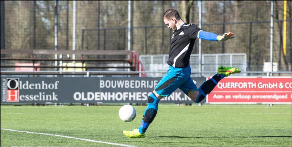 Volley: - Loslaten/opgooien met 1 of 2 handen - Trapbeen doorzwaaien - Bovenlichaam achterover - Bal nawijzen - Bal niet te dicht bij het