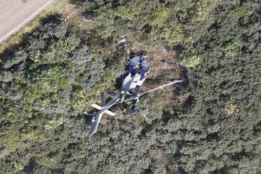 Figuur 3: luchtfoto van de ongevalsplaats (bron KLPD). Na het onderzoek ter plaatse is de helikopter voor uitgebreid technisch onderzoek overgebracht naar een hangar.