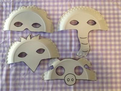 Opdracht 5: maskers maken van kartonnen bordjes Materiaal: Kartonnen bordjes Elastiek Pandakrijt of wasco om in te kleuren scharen Start: Op een vrij eenvoudige manier kan je maskers maken