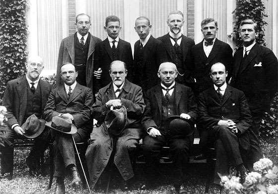 Internationale congressen: 1913: München 1918: Boedapest 1920: Den Haag