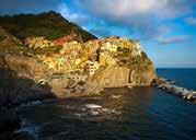 Stresa is de gezellige hoofdplaats met de nodige terrassen, smalle straatjes en de nabij gelegen eilanden Isola Bella en Isola Madre.