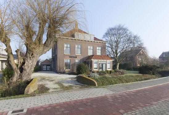 Gelegen op een perceel grond van 1950 m² Let op! Genoemde prijs is een Vanafprijs, dit is het startpunt voor de onderhandelingen.