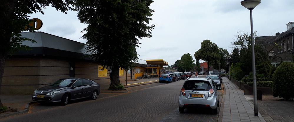 Verharding en parkeren Er wordt elementenverharding toegepast (gebakken klinkers, betonstraatsteen of natuursteen). Op de rijbaan is asfalt (al dan niet gekleurd) mogelijk.