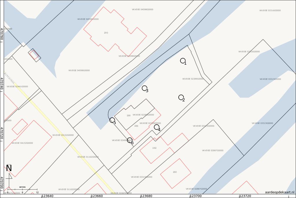 De opgeboorde grond is lithologisch beschreven conform de NEN 5104. 3 Eén boring is doorgezet tot 3m en één boring stuitte op 80cm.