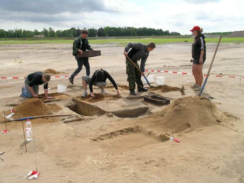 hier de top van de podzol verdwenen, wat het vermoedelijk verlies van een deel van het ensemble impliceert.