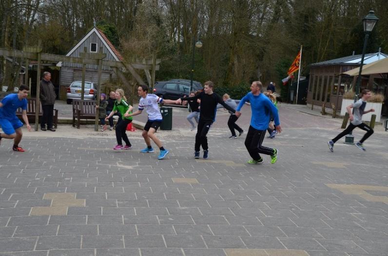 Moe, heet, maar zeer voldaan geeft de groep applaus aan zich zelf, maar ook zeker aan toptrainer Fabian!