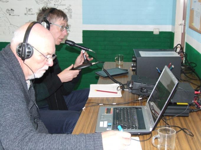 Om dat het onverantwoord was om de antenne zo te laten staan is er besloten om de antenne naar binnen te halen en hem de volgende dag weer te plaatsen met goed vast aangedraaide slangklemmen.