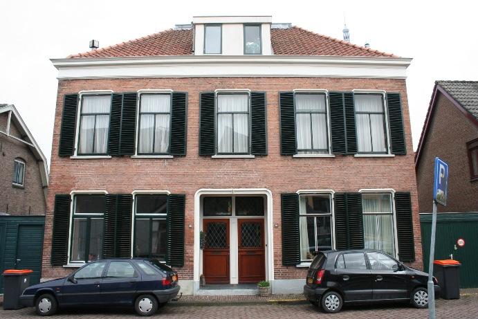 Redengevende omschrijving gemeentelijke monumentenlijst Kloosterstraat 36 Monumentnummer : GM061 Straat : Kloosterstraat Huisnummer : 36 Toevoeging : --- Postcode : 6981 CE Kadastrale aanduiding :