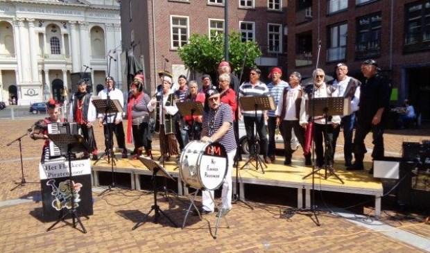 Havenkoor Fortitudo Fortitudo is een havenkoor uit Willemstad. Fortitudo zingt zeemansliedjes en shanties, telt incl.