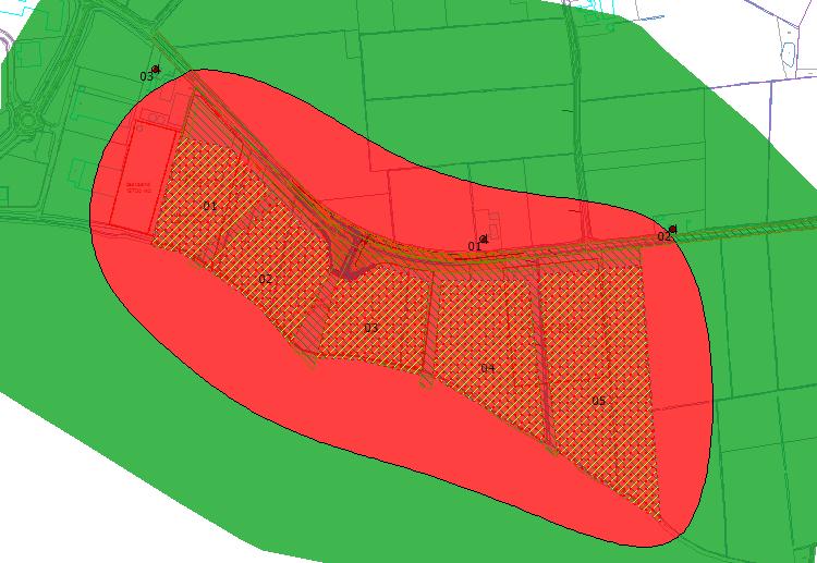 Figuur 3: 50 db(a)-contour (rood) vanwege geluidproductie van de kavels met bestemming Bedrijventerrein In de directe omgeving van het bedrijventerrein liggen twee geluidsgevoelige bestemmingen.