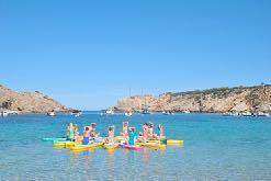 Ibiza heeft vele mooie stranden en baaien met kristalhelder water. Je kunt kiezen voor een wat groter strand of één van de vele kleine baaitjes bezoeken.