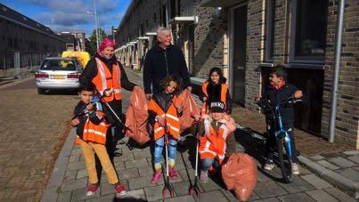 Boschveld schoon Wekelijks wordt in heel de wijk zwerfvuil geprikt door enkele mensen in opdracht van de gemeente.