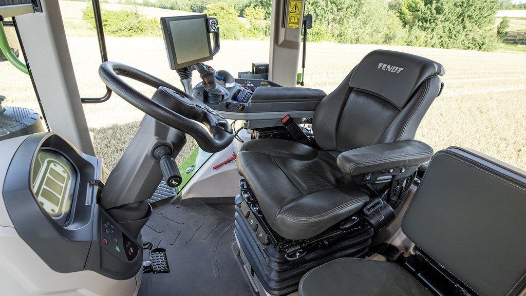 blz. : 5 / 1 Nieuwe cabine Het koelsysteem lijkt op dat van de grote Fendt, maar is op details anders.