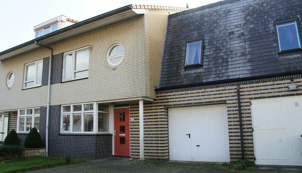 Grundel 93 te Oude Wetering Deze ruime, praktisch ingedeelde woning met zuid