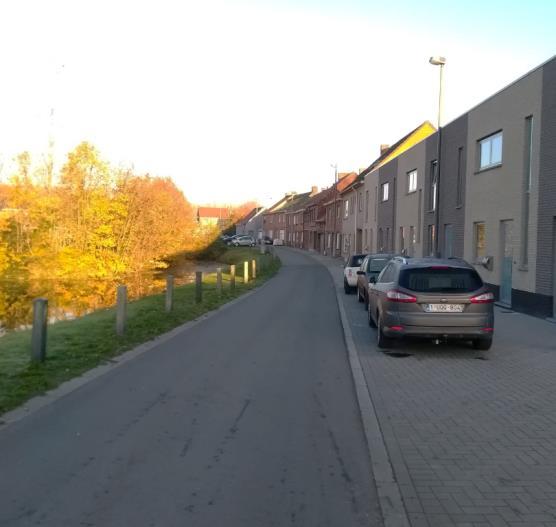 (links), Kaaistraat (rechts) De wegel van de Brugstraat naar de tennisclub