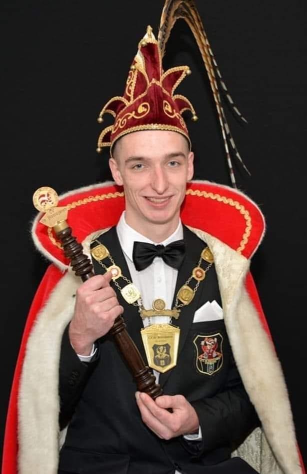 Nieuwe Prins Bistrojanen Op zaterdag 12-01-2018 is de nieuwe Heerser uitgeroepen van het Bistrojanenrijk. Mitchel van Dam is uitgeroepen als de 42ste Prins: Prins Mitchel 1e.