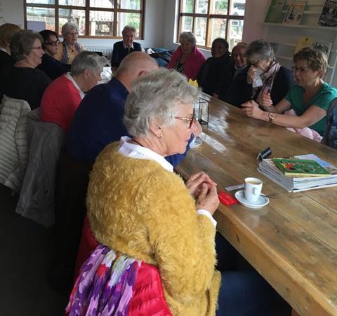 Wandelgroep Koffiestop speciale wandeling Dit jaar kwam verder op mijn pad: - Informeren van Hilverzorg over beweegmogelijkheden t.b.v. de dagopvang.