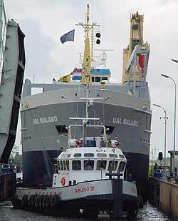 Het begeleiden van zeeschepen door de Noord-Nederlandse vaarwegen is een nauwkeurig werkje; als een schip 15,90 meter breed is en de