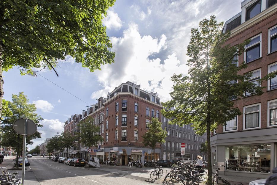 OMGEVING Het appartement ligt een gewild stuk van Amsterdam Oud-West in de populaire Van Lennepbuurt, nabij het centrum en het Vondelpark.