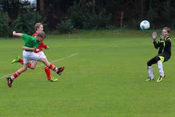 Foto: Thijmen Füchten maakt de eretreffer in de met 4-1 verloren wedstrijd tegen JVC Cuijk D3 Achilles Reek E1 - Estria E1 (Berend Spaan) Na twee verloren bekerwedstrijden was het tijd voor een